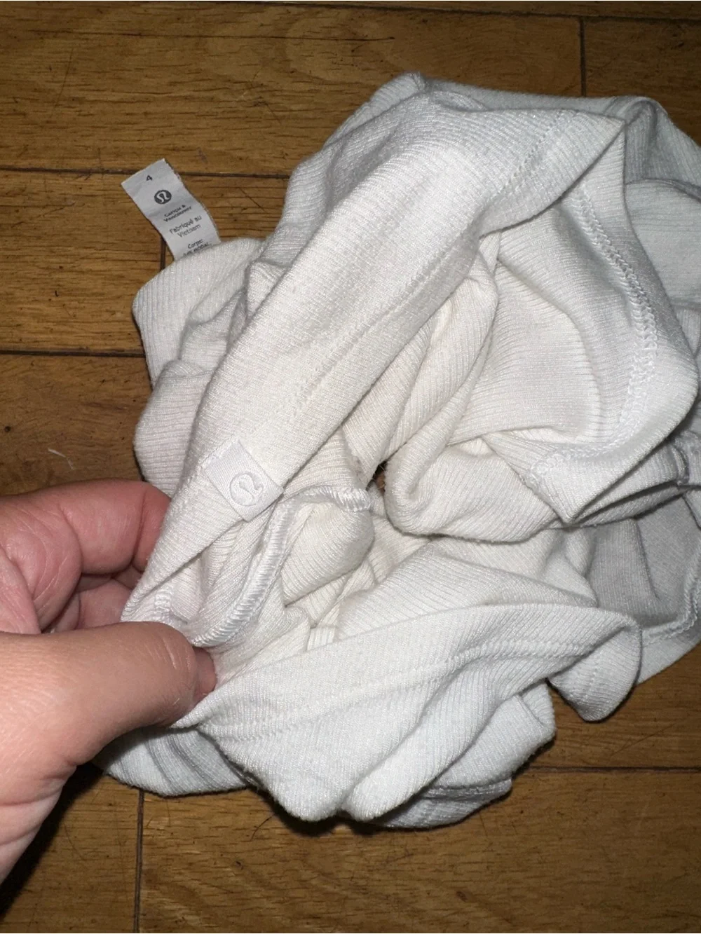 Woman’s Lululemon ribbed short sleeve crop top shirt